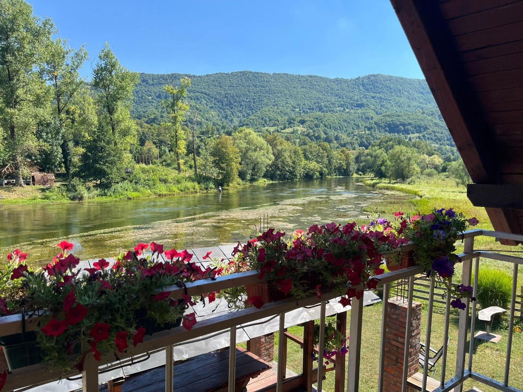 Bed And Breakfast Family Djukic Sipovo Esterno foto