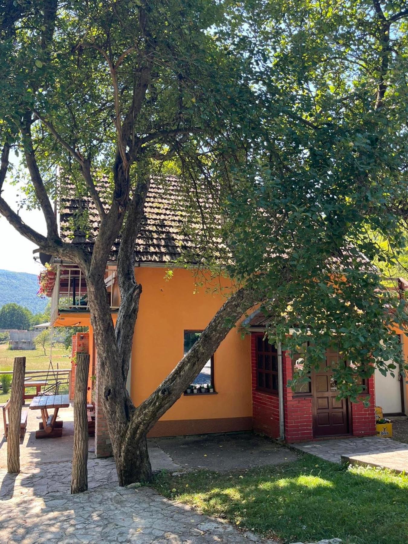Bed And Breakfast Family Djukic Sipovo Esterno foto
